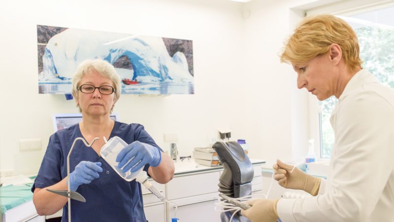 Ob die Patienten zur Behandlung von CMD nach Bremen kommen und nur für eine Zahnreinigung: Die Praxis ist auf alles eingestellt.