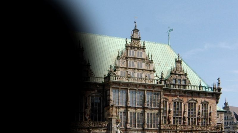 Netzhautablösung Bremen: Blick mit auf das Rathaus in Bremen mit einem großen Rußfleck im Sichtfeld.